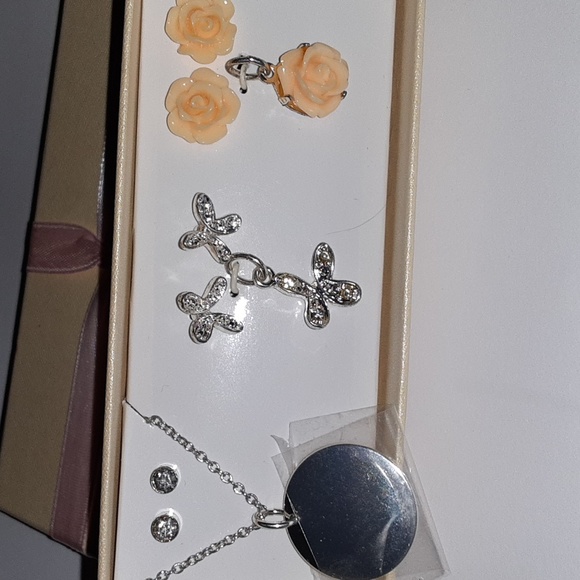 Avon Vintage Necklace & Earrings Silvertone Charms Butterflies, Round, Roses - Picture 3 of 5